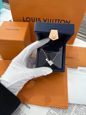 LOUIS VUITTON Exquisite Diamond Mother of Pearl Necklace for Women